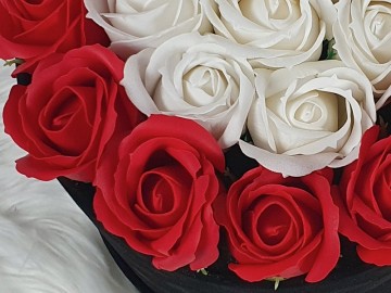 Flowerboxfsrz lbloemenkadomoederdagvalentijnsdagkunstbloemenflowersoapgrootzwart 4